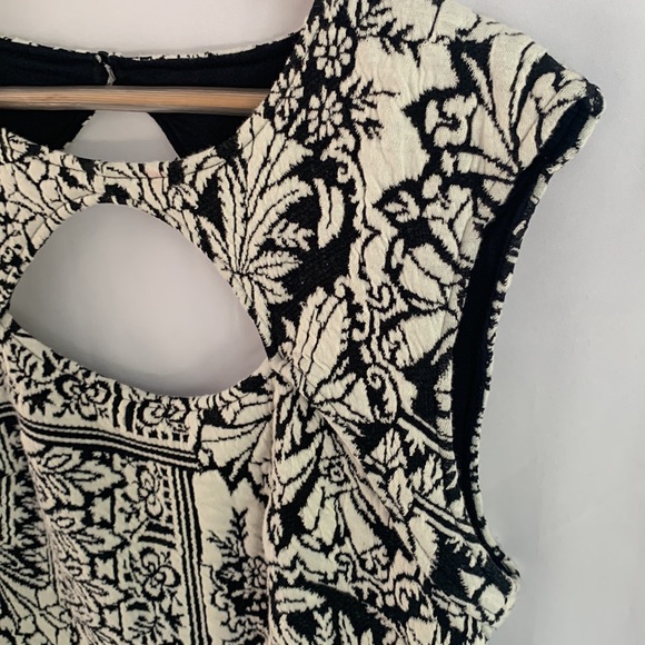 Anthropologie Black & White Jacquard Cut-Out Midi Dress Keyhole Fitted M cute - Picture 9 of 14